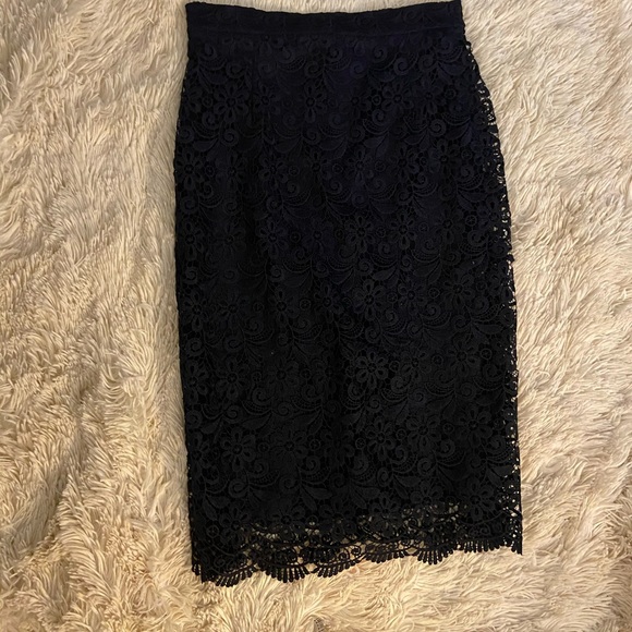 UNIQLO navy, lace, high waisted skirt - Picture 2 of 4